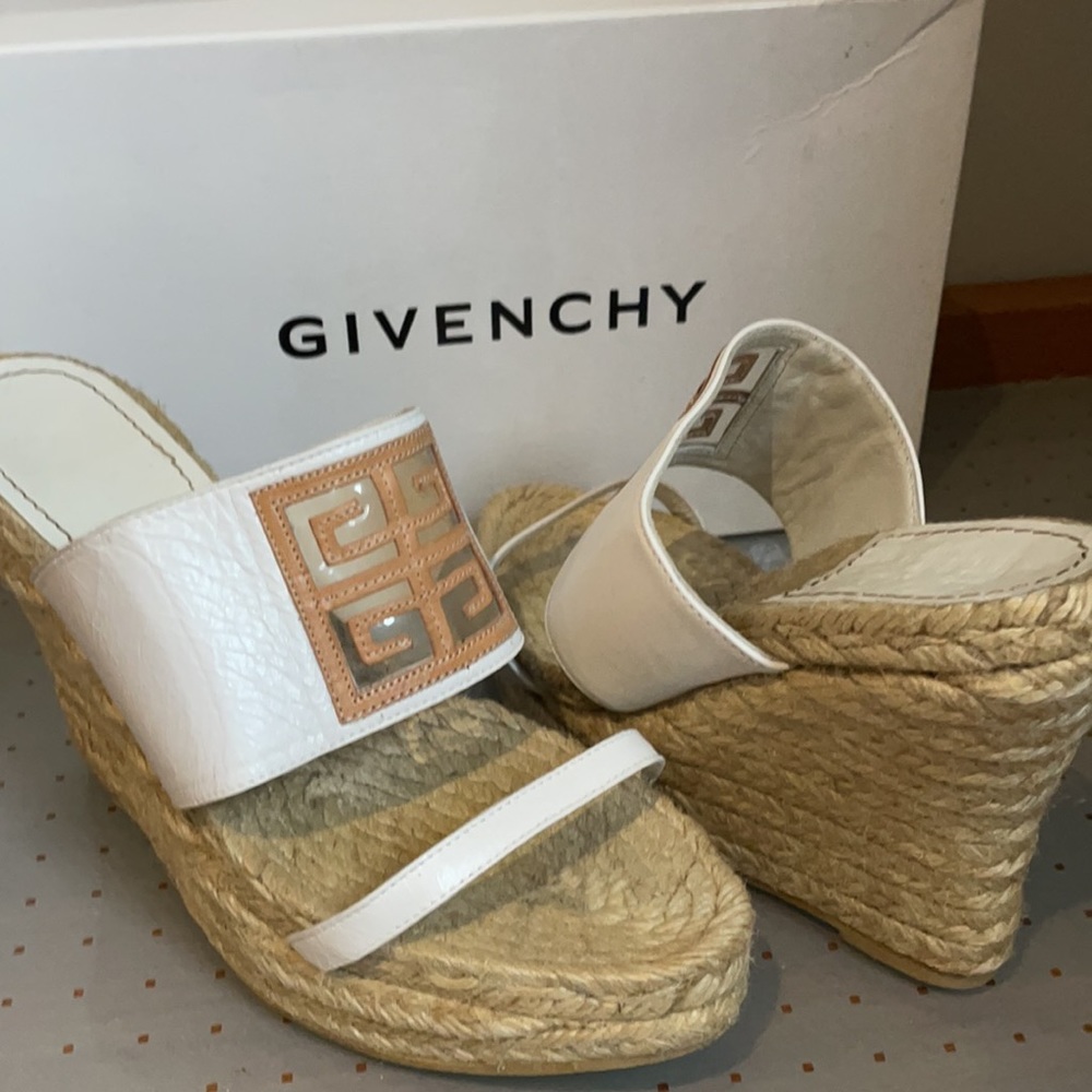 Givenchy - Picture 7 of 10